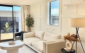Modern City Townhouse & Gated Car Park